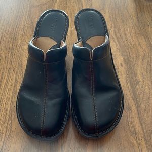 Brand new Bjorn clogs, black.